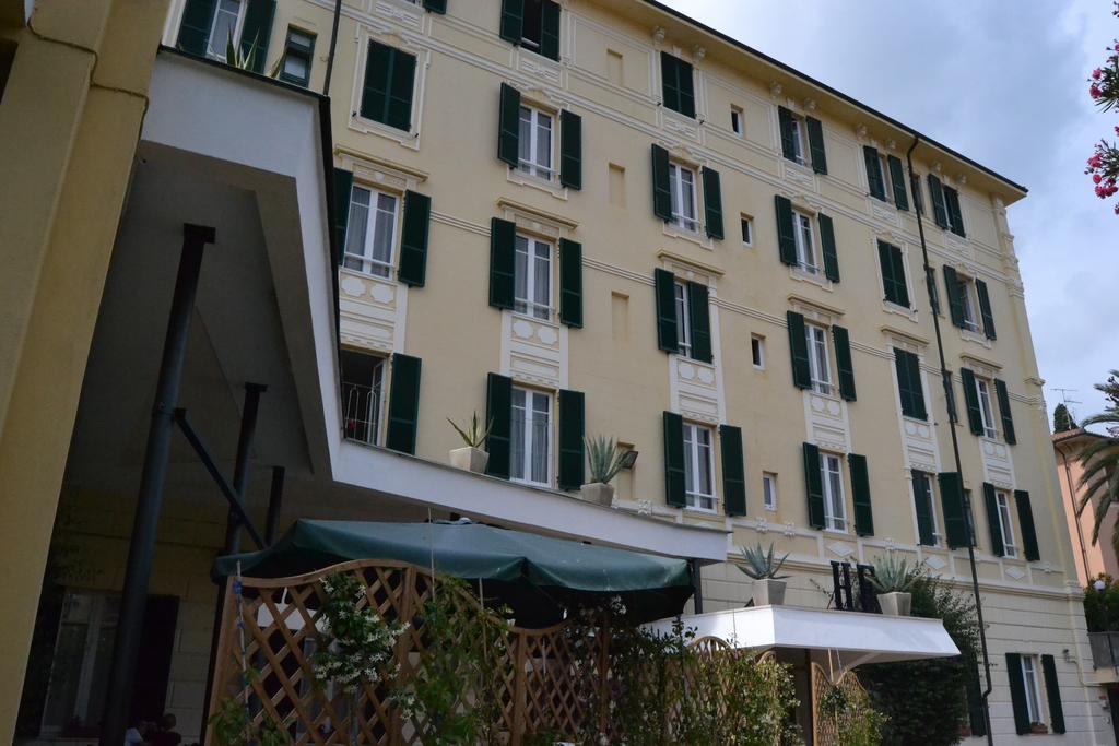 Esperia Hotel Spotorno Esterno foto