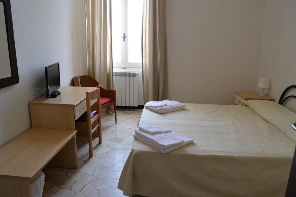 Esperia Hotel Spotorno Esterno foto