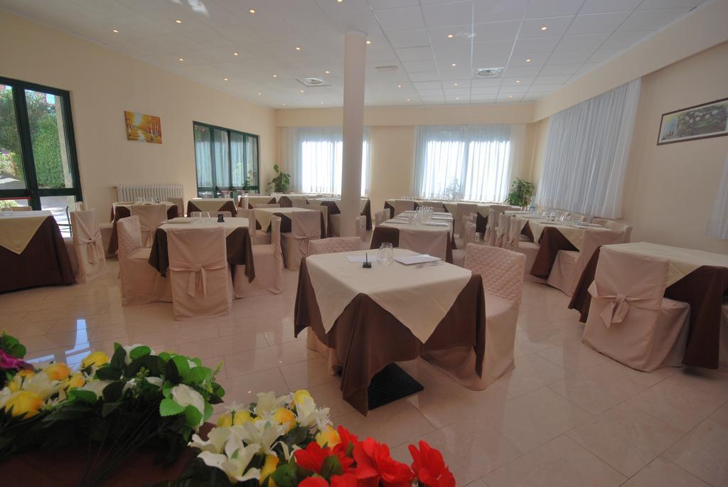 Esperia Hotel Spotorno Esterno foto