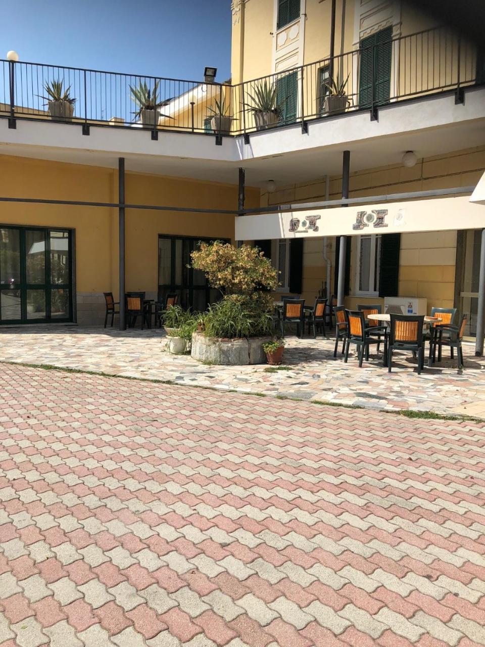 Esperia Hotel Spotorno Esterno foto