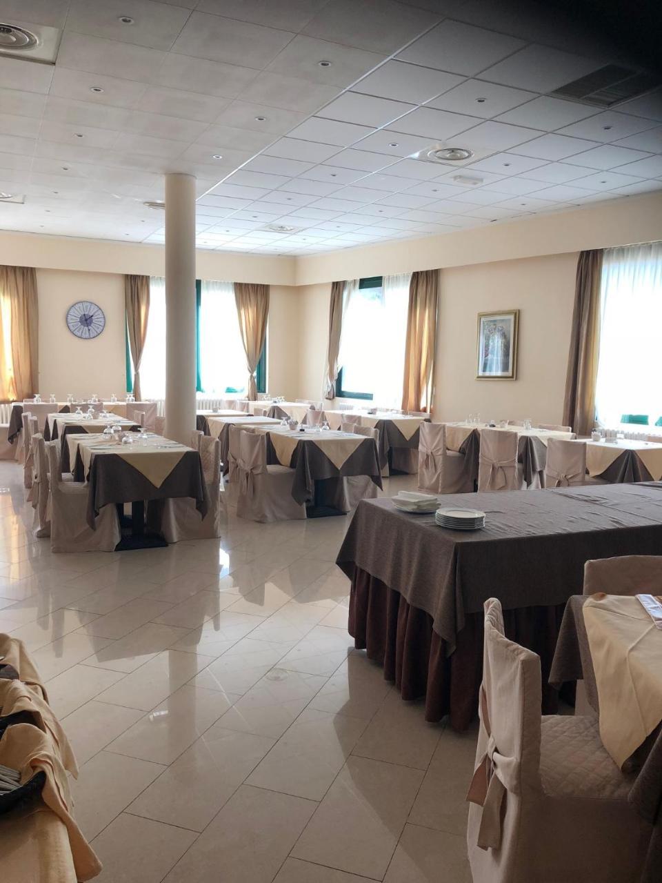 Esperia Hotel Spotorno Esterno foto
