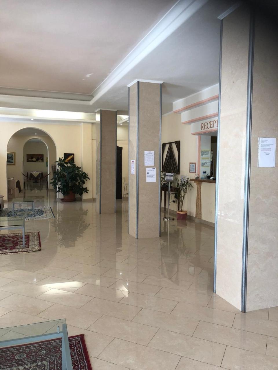 Esperia Hotel Spotorno Esterno foto