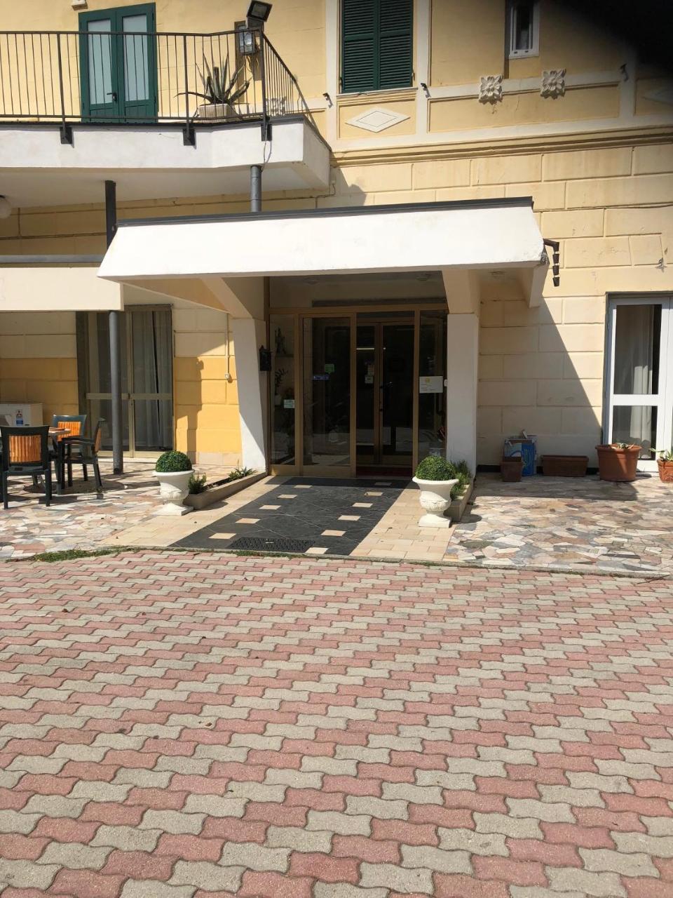 Esperia Hotel Spotorno Esterno foto