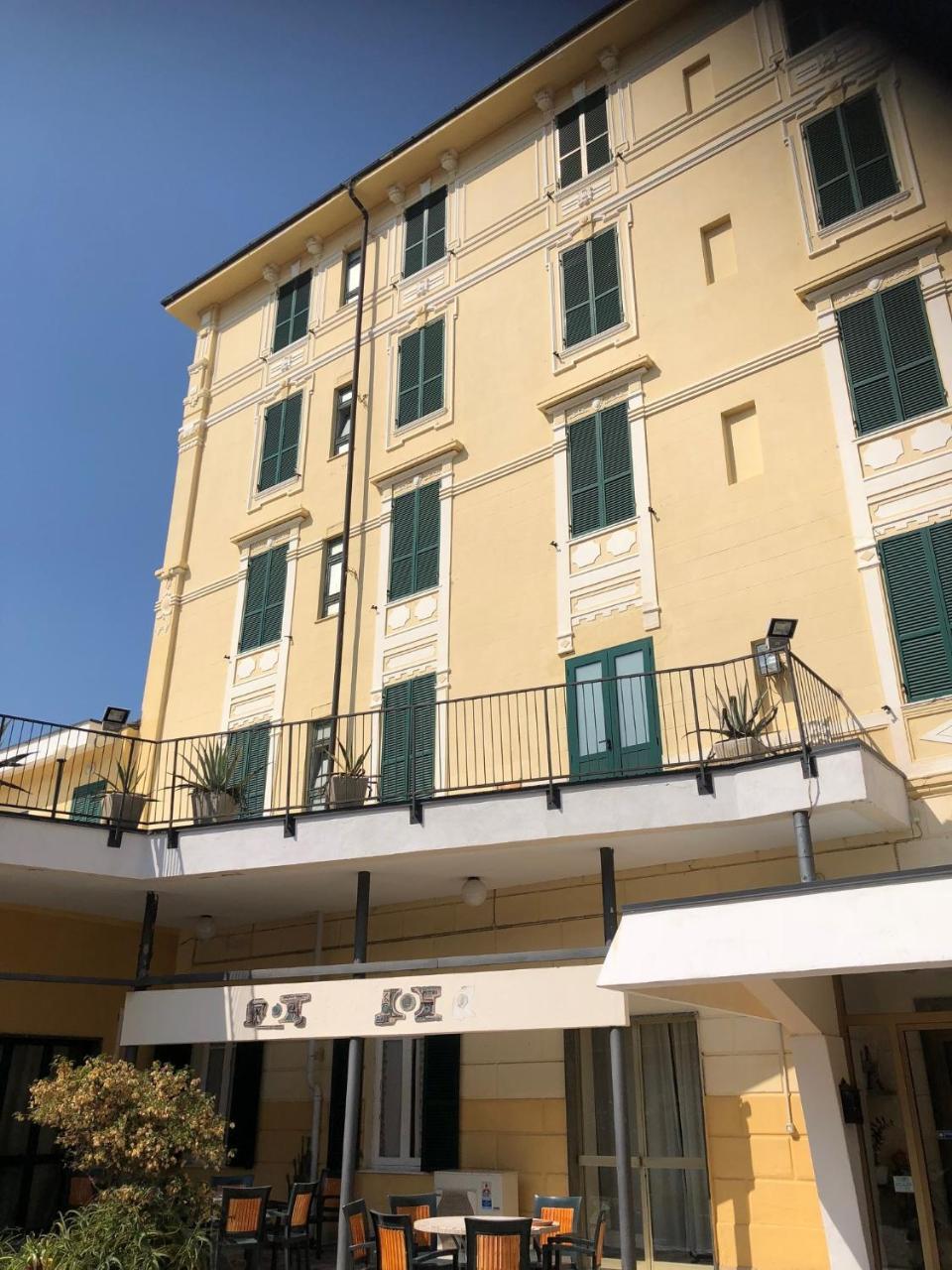 Esperia Hotel Spotorno Esterno foto