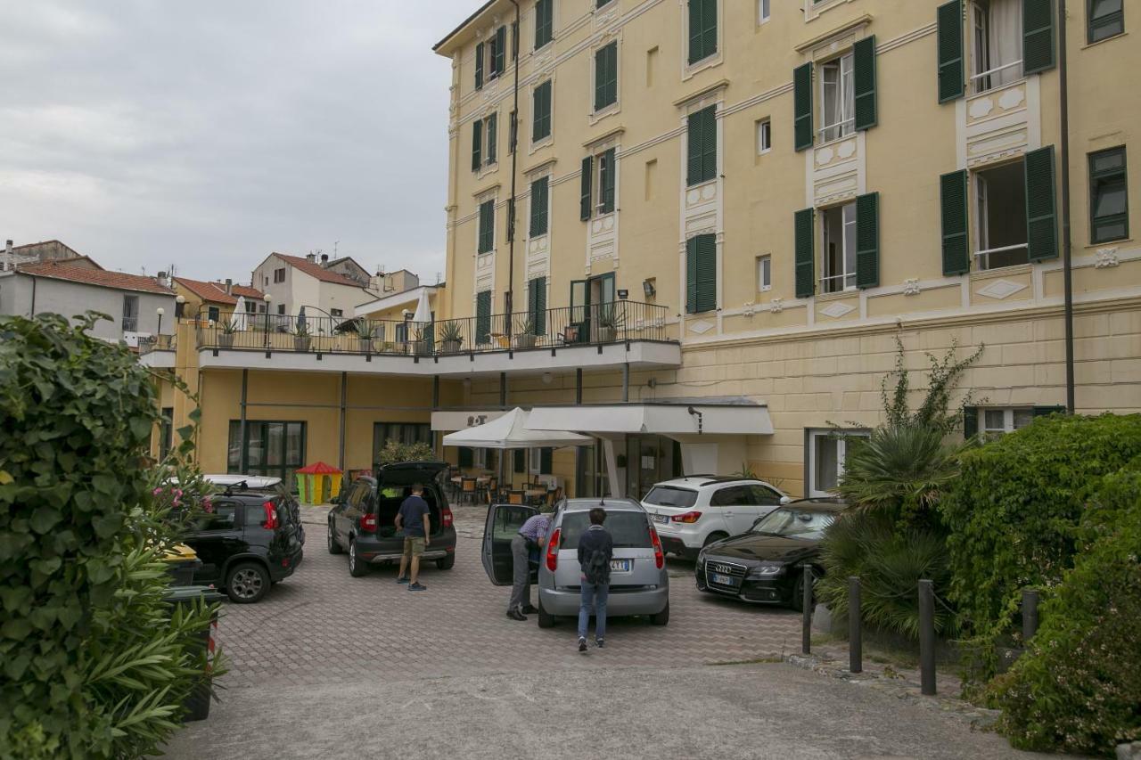 Esperia Hotel Spotorno Esterno foto