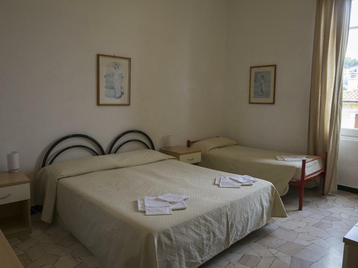 Esperia Hotel Spotorno Esterno foto