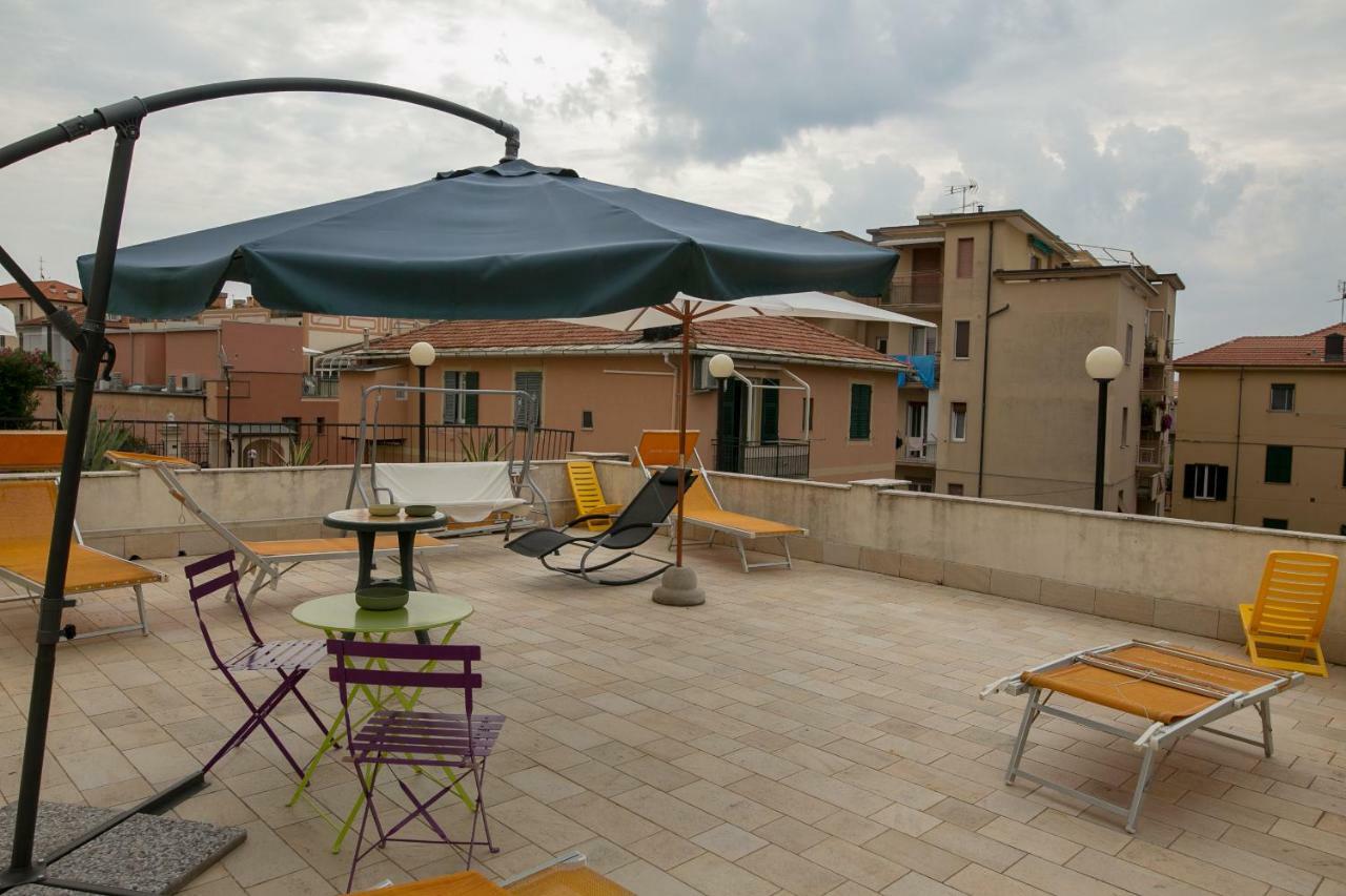 Esperia Hotel Spotorno Esterno foto
