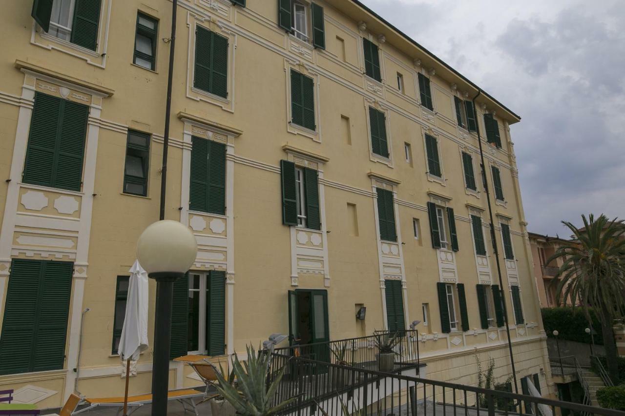 Esperia Hotel Spotorno Esterno foto