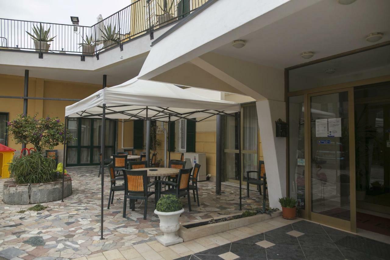 Esperia Hotel Spotorno Esterno foto